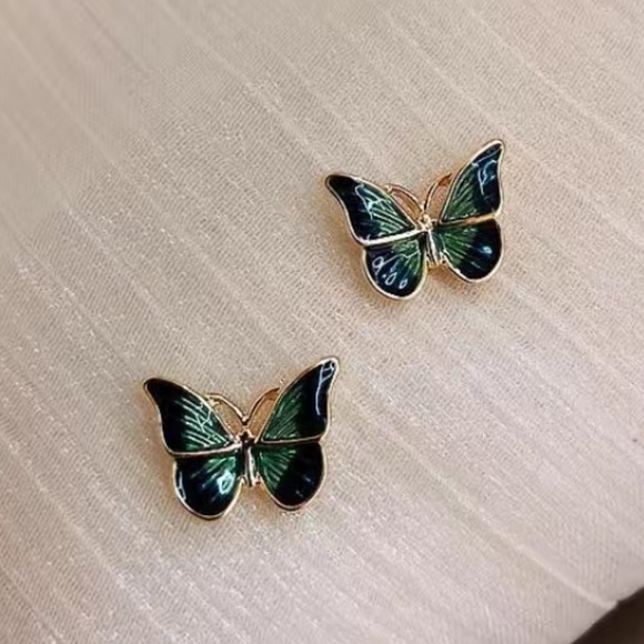 Butterflies 🦋 stud earrings new - Picture 2 of 3